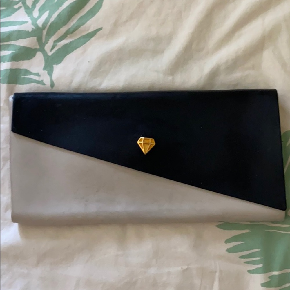 Black clutch by Melissa